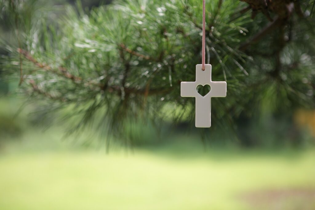 Pendentif en croix pour homme et femme : trouver le design parfait pour vous