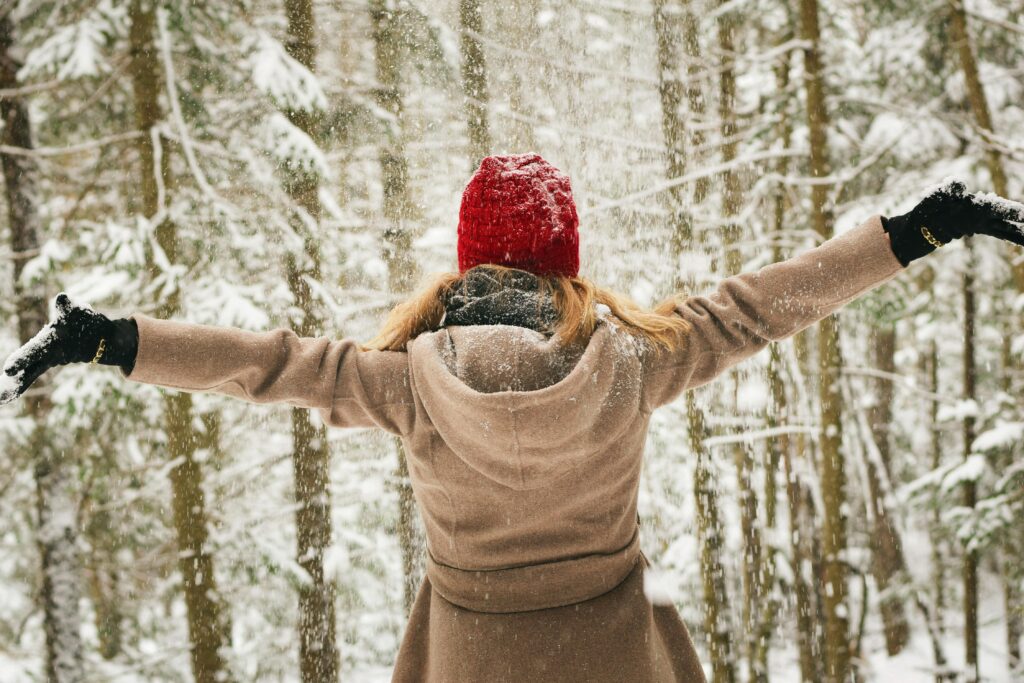 Les manteaux tendances pour femmes en 2024 : Zoom sur le manteau cape